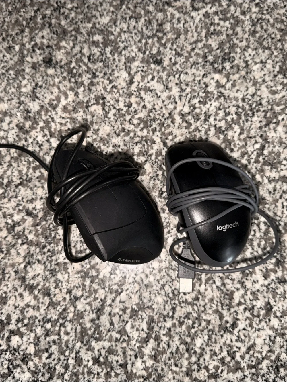 Anker Black Vertical Wired USB & Logitech Mouse with Gray Cable